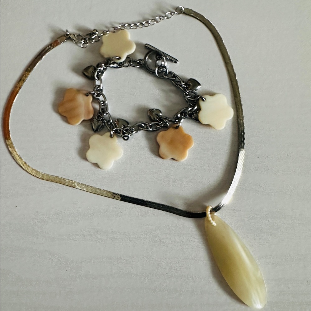 Mother of pearl Necklace and Bracelet Set
